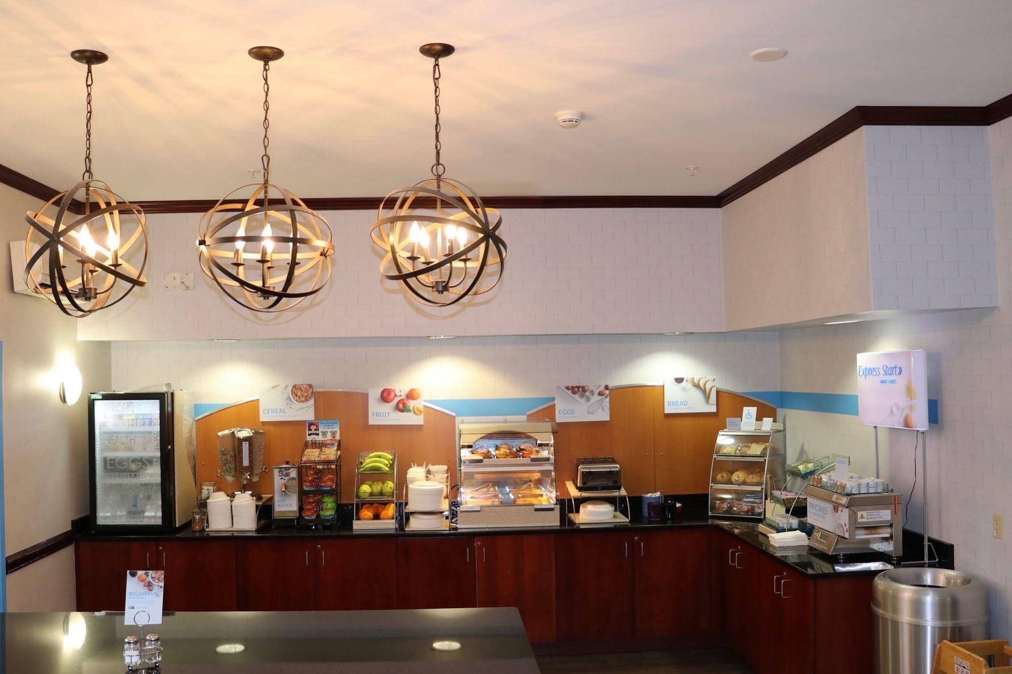 Holiday Inn Express And Suites Allentown West By Ihg Ngoại thất bức ảnh